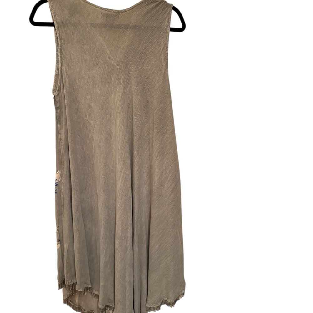 Chic Sleeveless Gray Maxi Dress with Blue Details - Picture 3 of 7